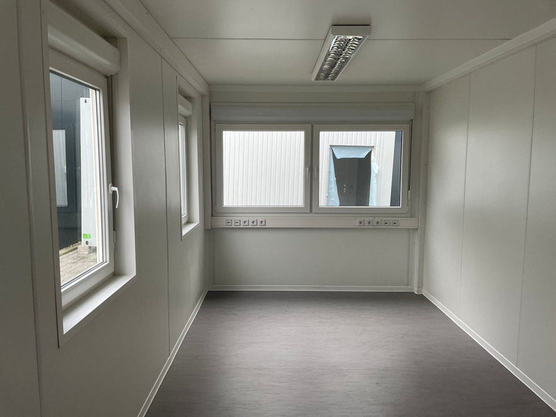 Bürocontainer. 6,75 × 2,42 m