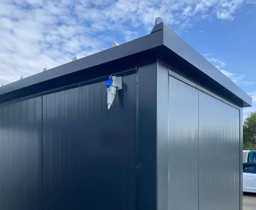 Sofort einsatzbereiter Bürocontainer mit den Maßen 4,00 m x 2,20 m