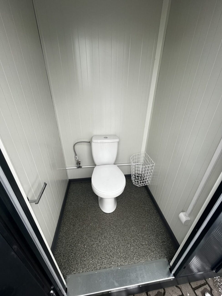 Sanitärbehälter 6,00 m x 2,40 m CE