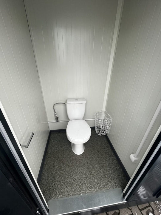 Sanitärbehälter 6,00 m x 2,40 m CE