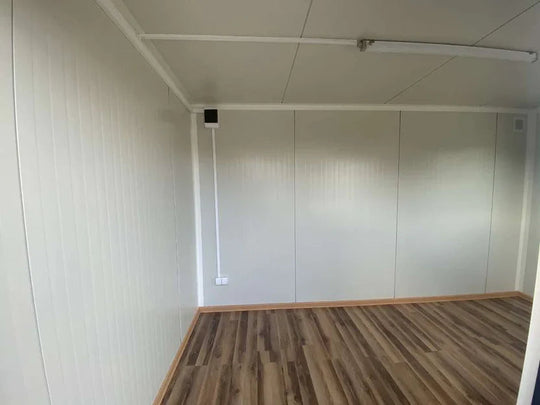 Sofort einsatzbereiter Bürocontainer mit den Maßen 4,00 m x 2,20 m