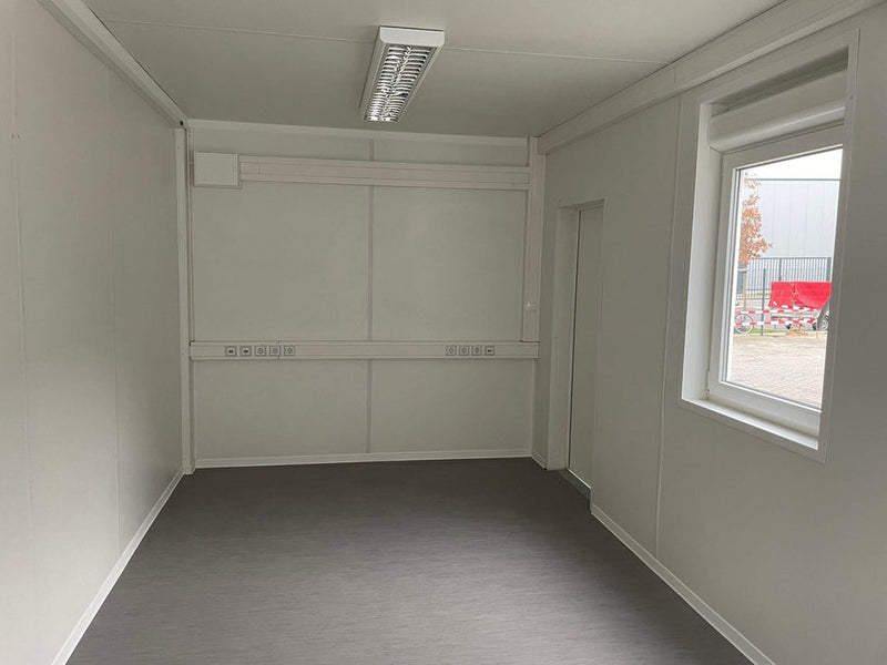 Bürocontainer. 6,75 × 2,42 m