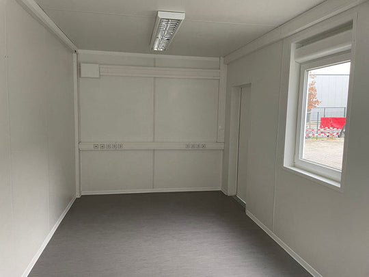 Bürocontainer. 6,75 × 2,42 m