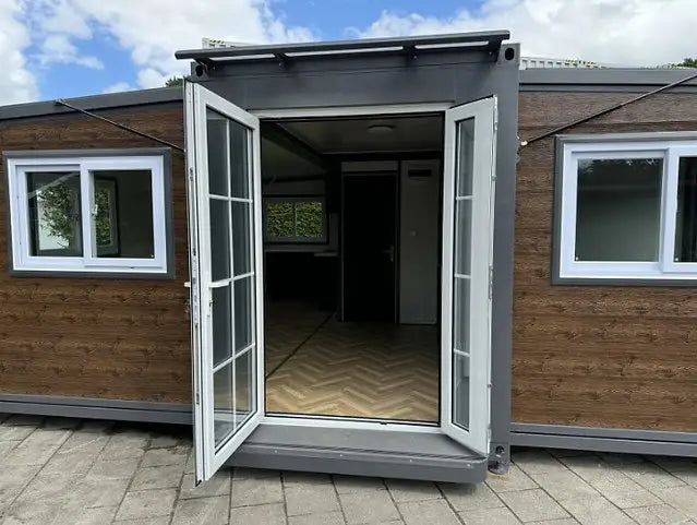 Tiny House mit zwei Schlafzimmern und Küche
