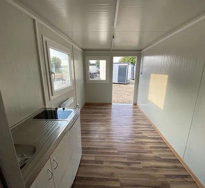 Bürocontainer. 6,00 x 2,40 m mit WC, Dusche und Küche