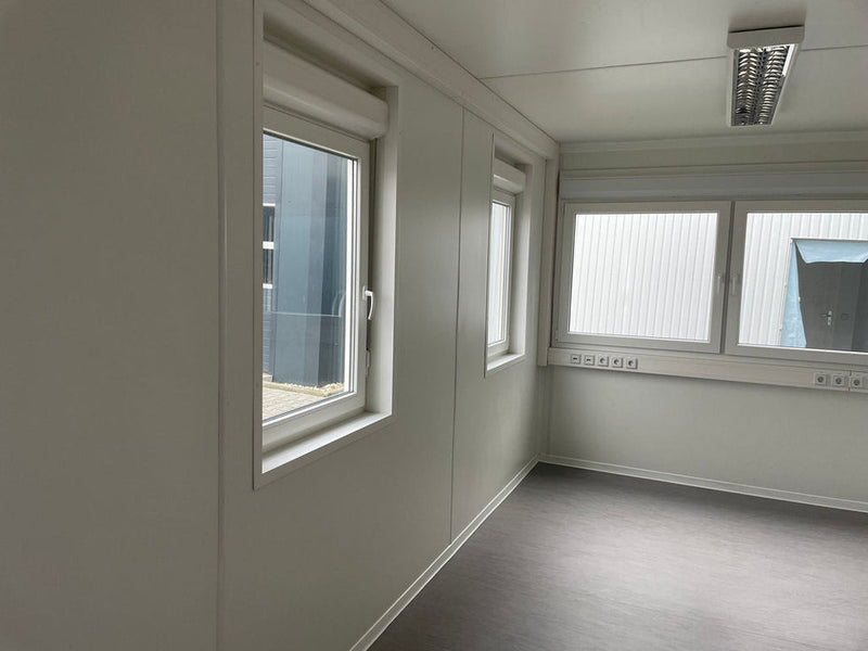 Bürocontainer. 6,75 × 2,42 m