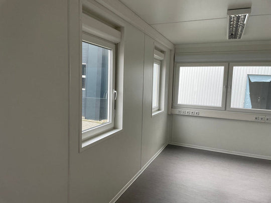 Bürocontainer. 6,75 × 2,42 m