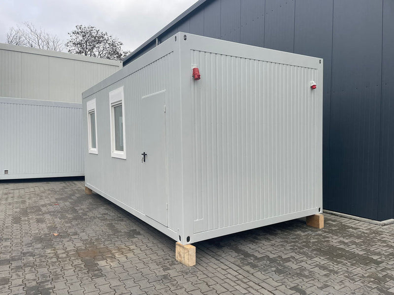 Bürocontainer. 6,75 × 2,42 m
