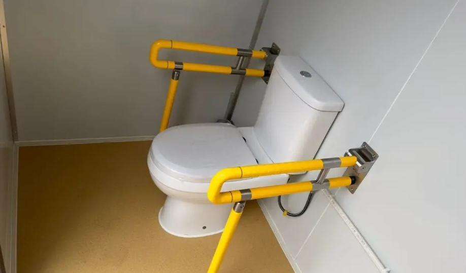 Toilettenbehälter für Menschen mit Behinderung: sofort für Menschen mit Behinderung geeignet